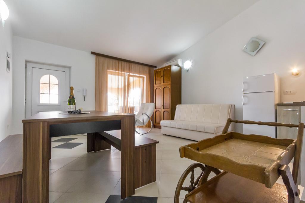 Apartments Gloria Liznjan Luaran gambar