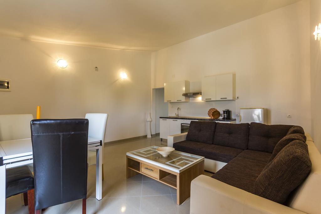 Apartments Gloria Liznjan Luaran gambar