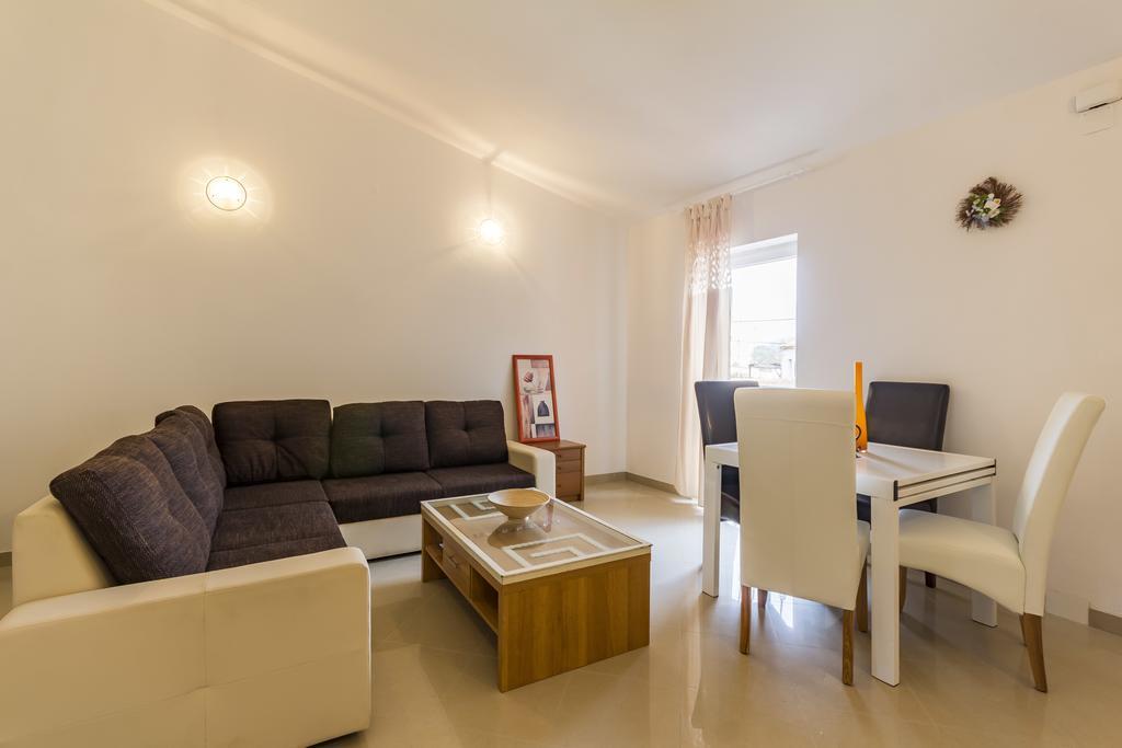 Apartments Gloria Liznjan Luaran gambar