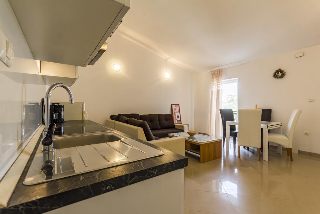 Apartments Gloria Liznjan Luaran gambar